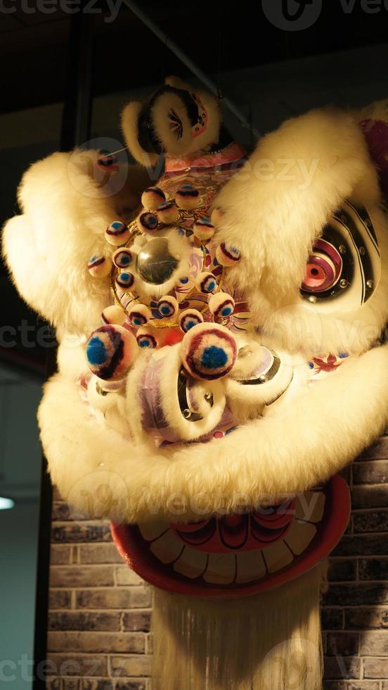 a leão cabeça Visão preparado para a chinês festival celebração esporte leão dança foto