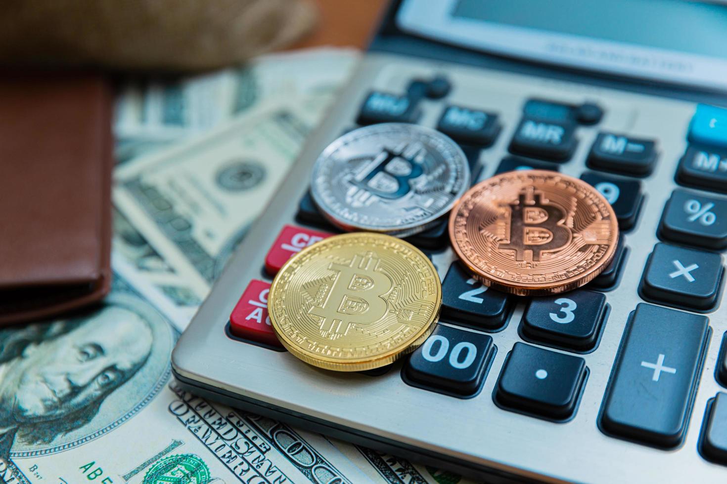 moedas e bitcoins do investidores, comerciantes foto