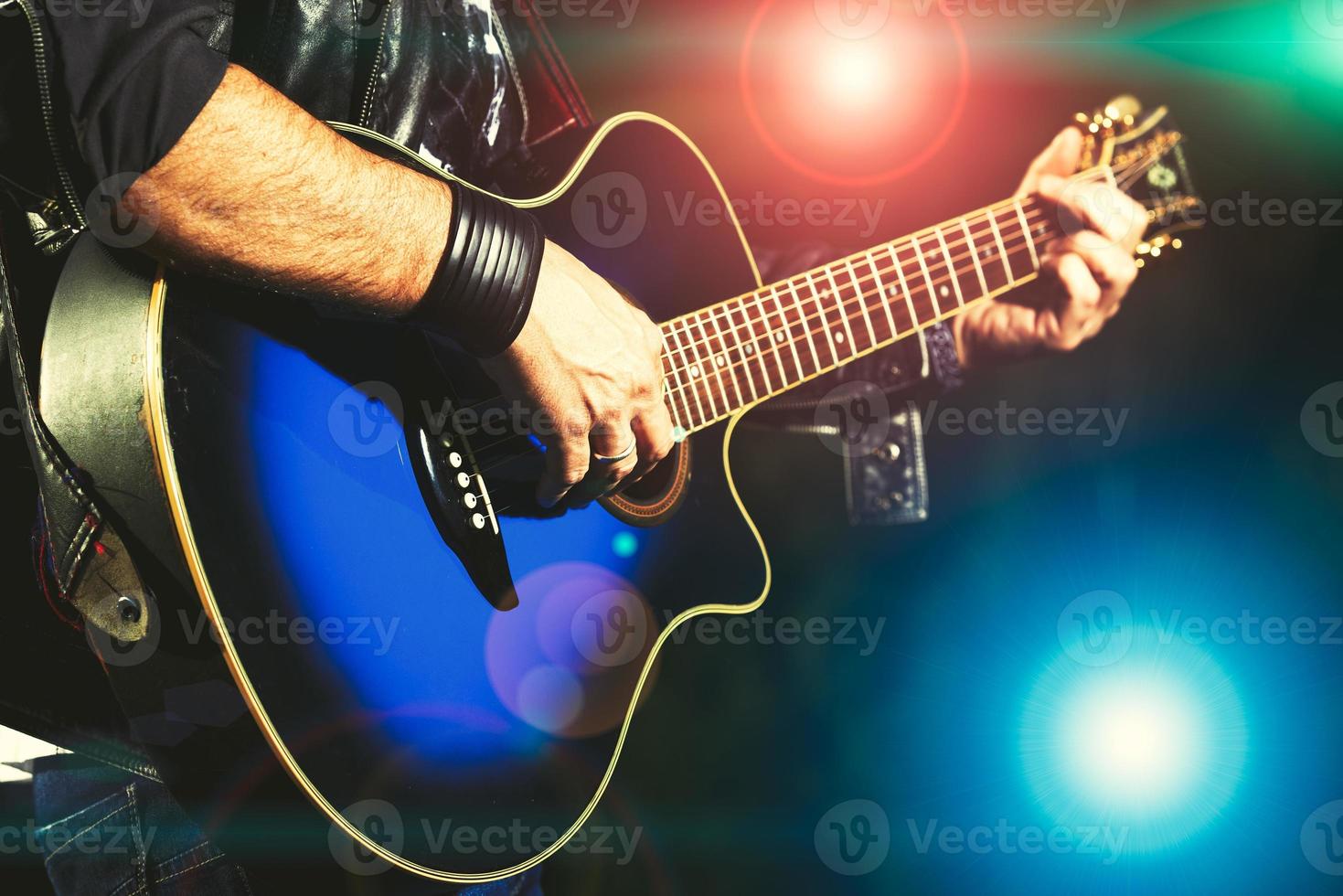 guitarrista durante um show foto