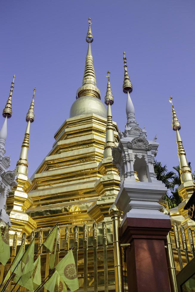 templo público budista tailandês foto