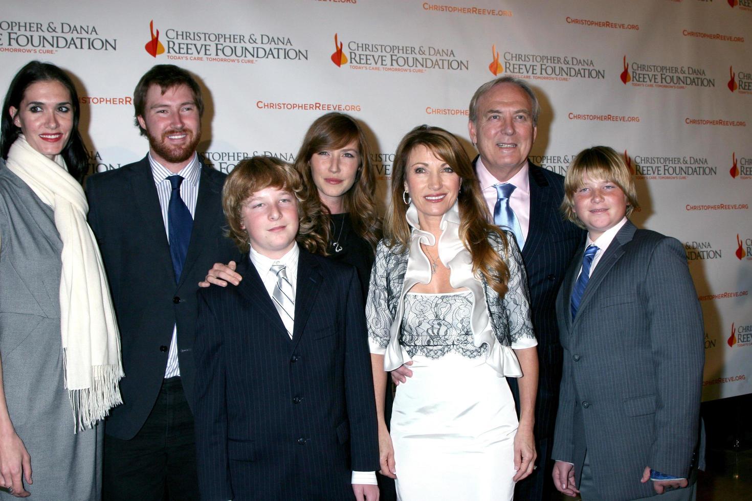 Jenni flynn, sean flynn, Kris keach, katie flynn, Jane Seymour, James keach, e johnny keach A chegar às a 4º anual los angeles gala para a Cristóvão e dana reeve Fundação, às a beverly Hilton hotel, dentro beverly colinas, ca dezembro 2, 2008 foto