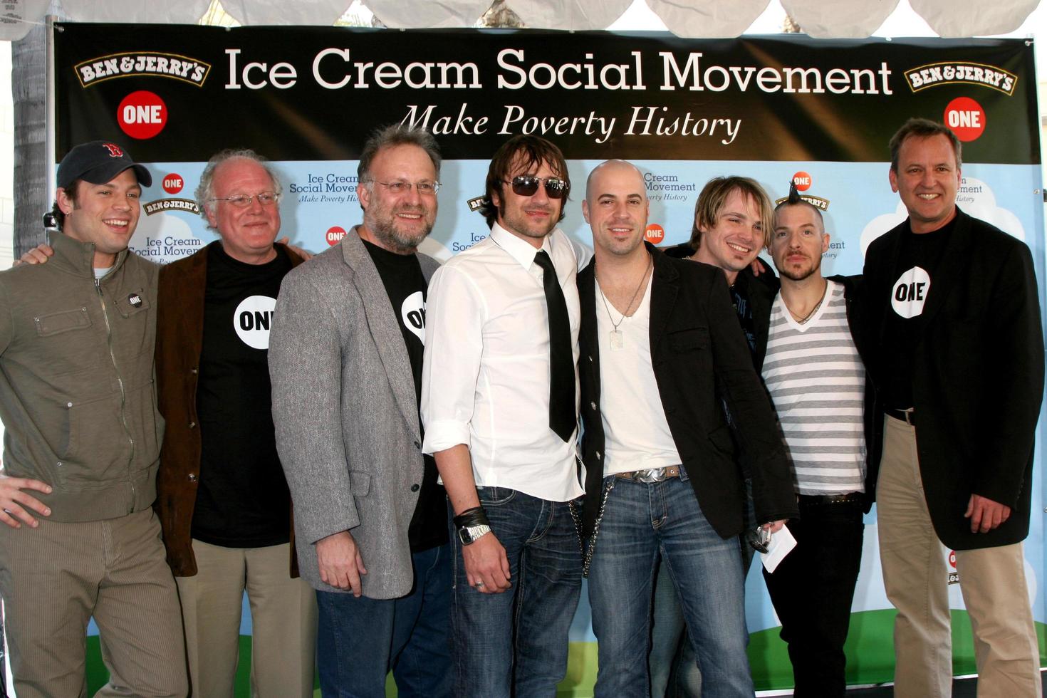 Josh de aço, ben Cohen do ben e jerry s, jerry campo Verde do ben e jerry s, Joey Barnes, Chris filha, Brian craddock, Josh Paulo e david faixa CEO e Presidente do 1 ben e jerry s pressione conferência apoiando 1 Burbank, ca abril 7, 2008 foto