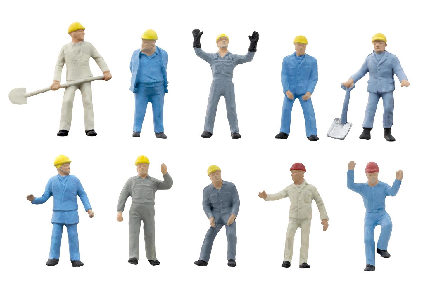 trabalhadores de construção em miniatura em um fundo branco foto