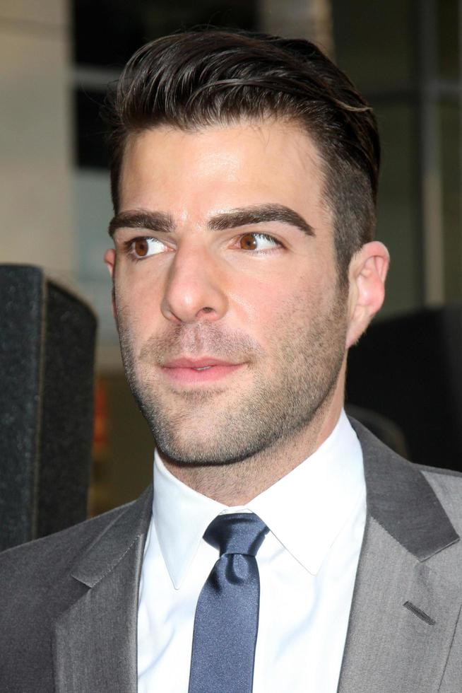 Zachary quinto A chegar às a Estrela caminhada pré estreia às graumans chinês teatro dentro los angeles ca em abril 30 20092009 foto