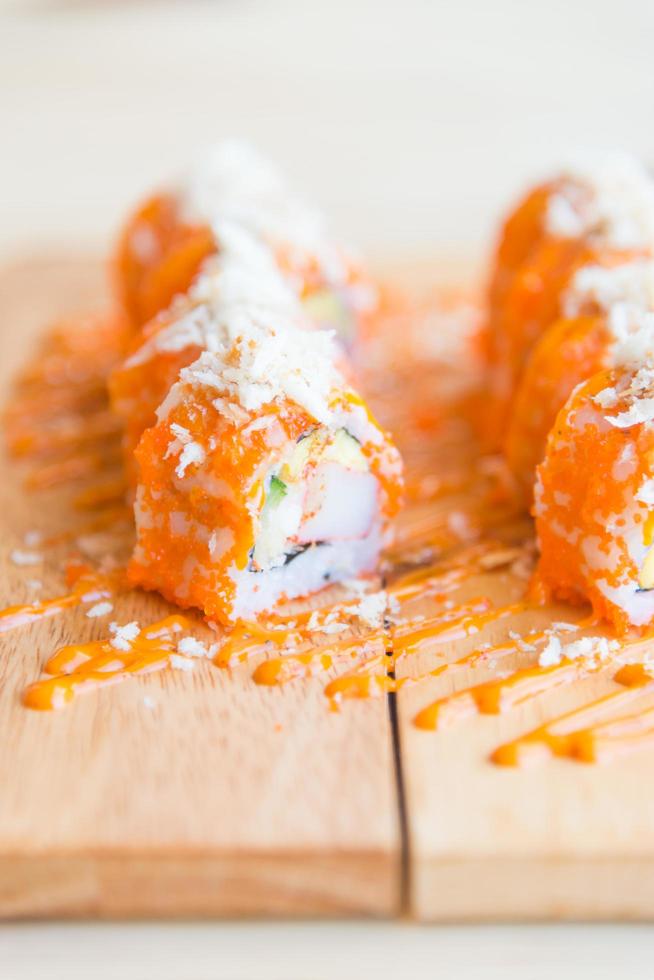 sushi roll de salmão, comida tradicional japonesa foto