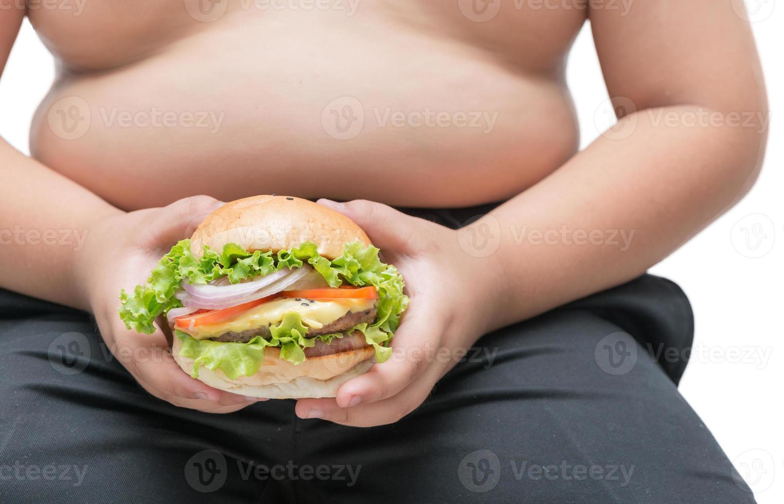 carne de porco queijo Hamburger dentro obeso gordo Garoto mão isolado foto