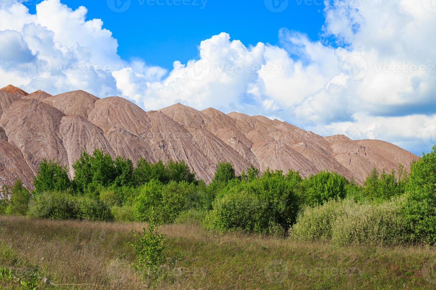 soligorsk montanhas. potassa plantar. potassa montanhas perto soligorsk cidade foto