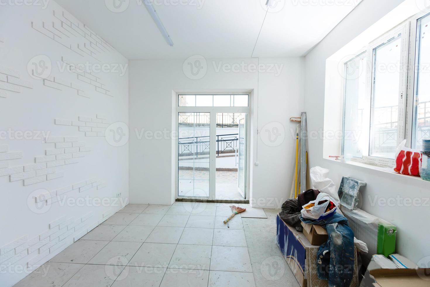 esvaziar sem mobília quarto interior dentro branco estilo cor dentro moderno apartamentos, escritório ou clínica foto