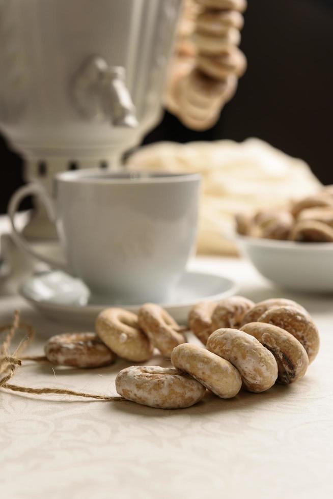 bagels e chá quente foto