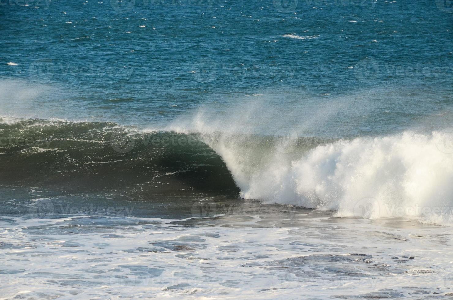 enormes ondas do mar foto