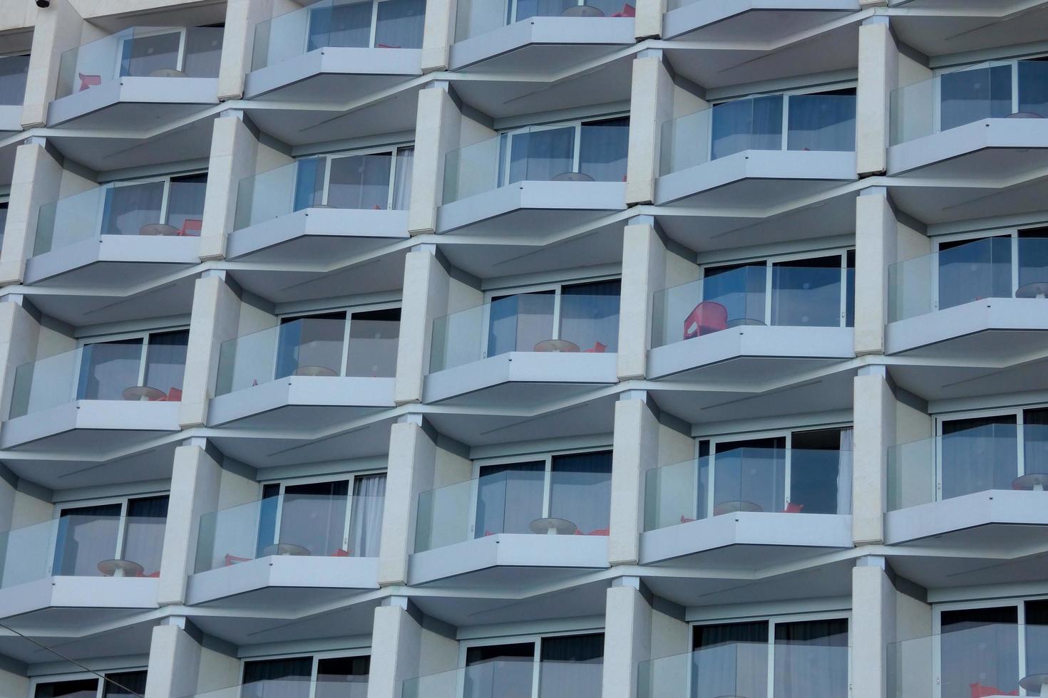 janelas do urbano edifícios dentro a canário ilhas foto