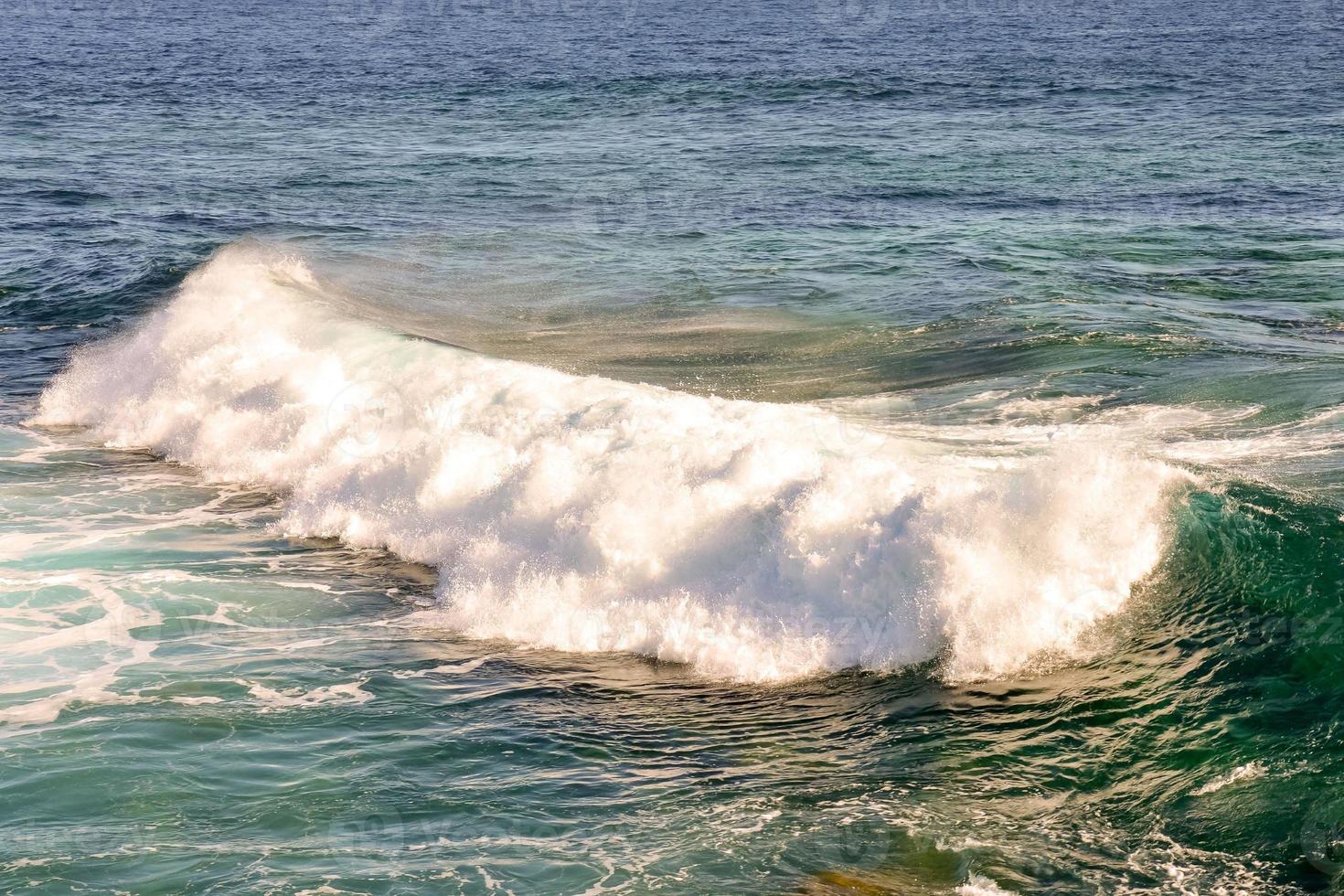 enormes ondas do mar foto