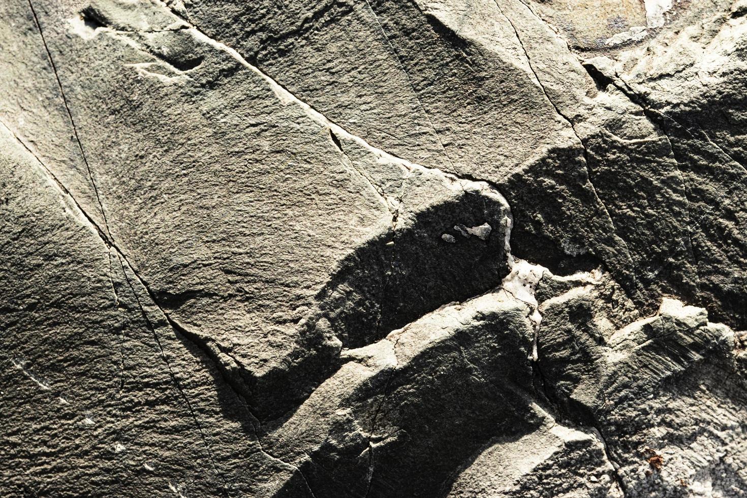 detalhe de rocha quebrada cinza foto