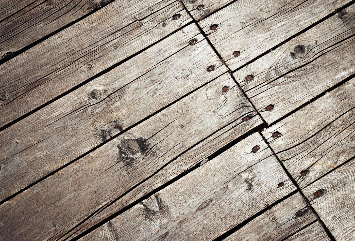 detalhe do antigo piso de tábua de madeira foto