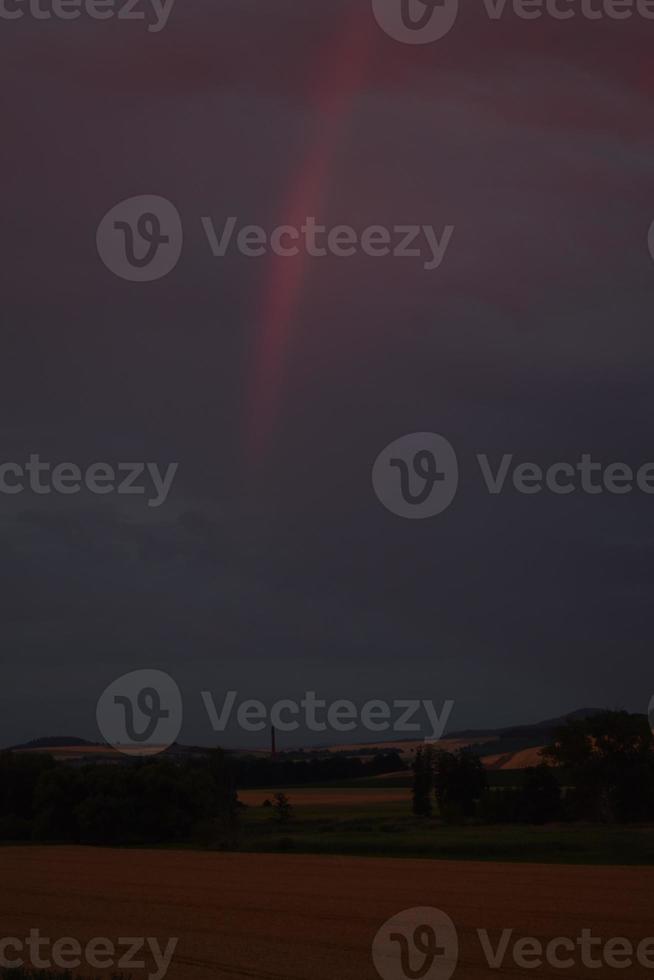 arco Iris às pôr do sol, só vermelho espectro foto