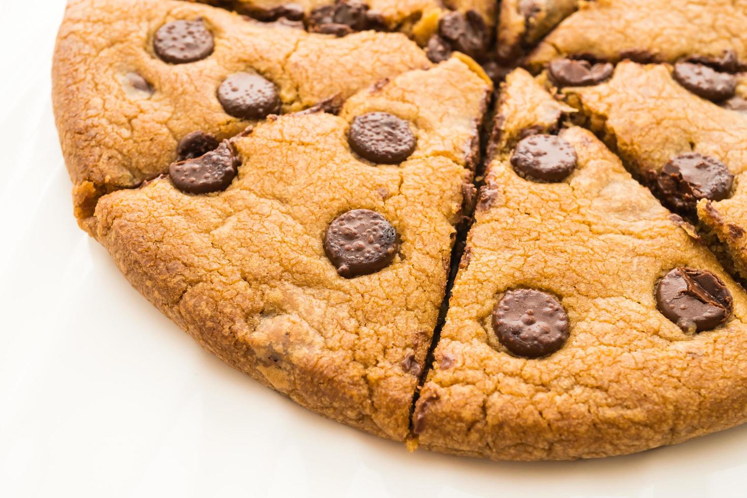 Bolo de brownies de chocolate em prato branco foto