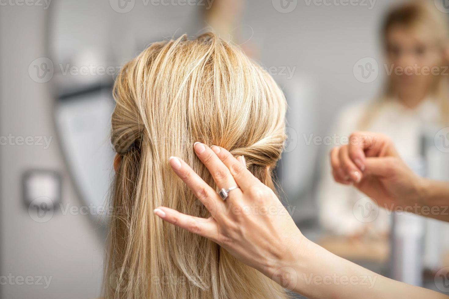 cabeleireiro modelos Penteado do mulher foto