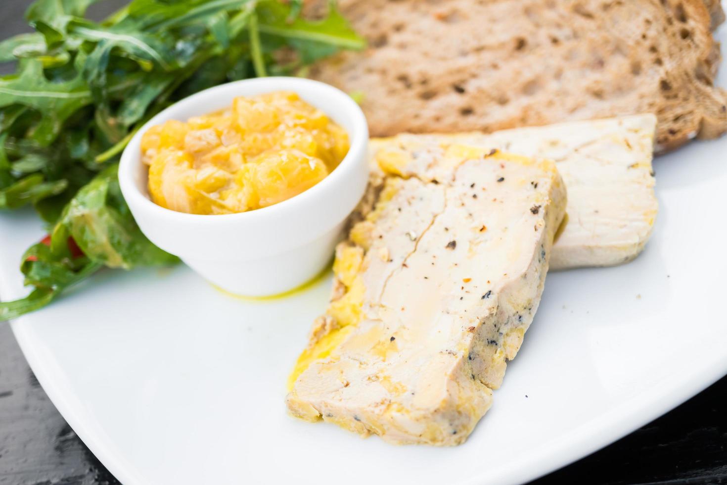 foie gras com pão foto