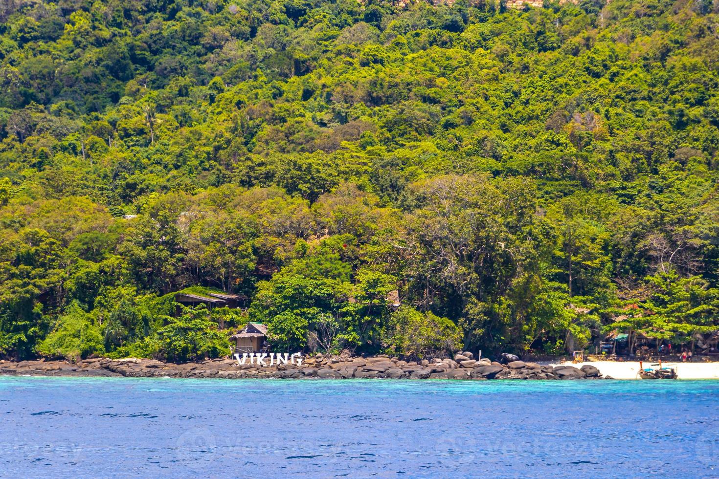 koh phi phi não Tailândia ilha de praia lagoa calcário pedras. foto