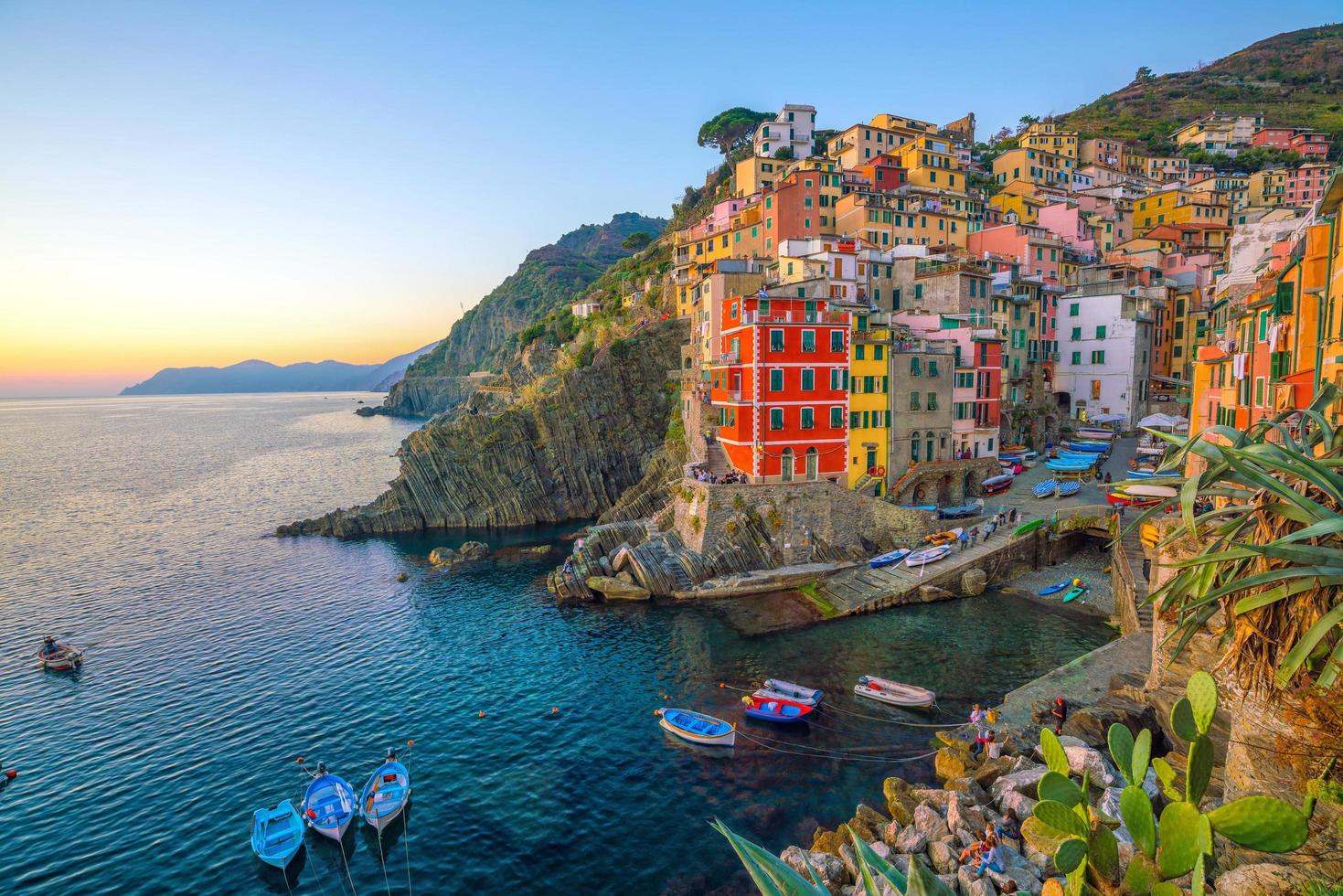 riomaggiore, a primeira cidade da cique terre na ligúria, itália foto