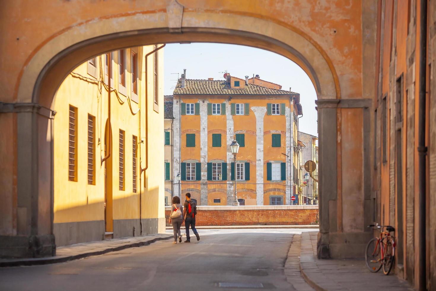 paisagem urbana da cidade de pisa no centro da itália foto