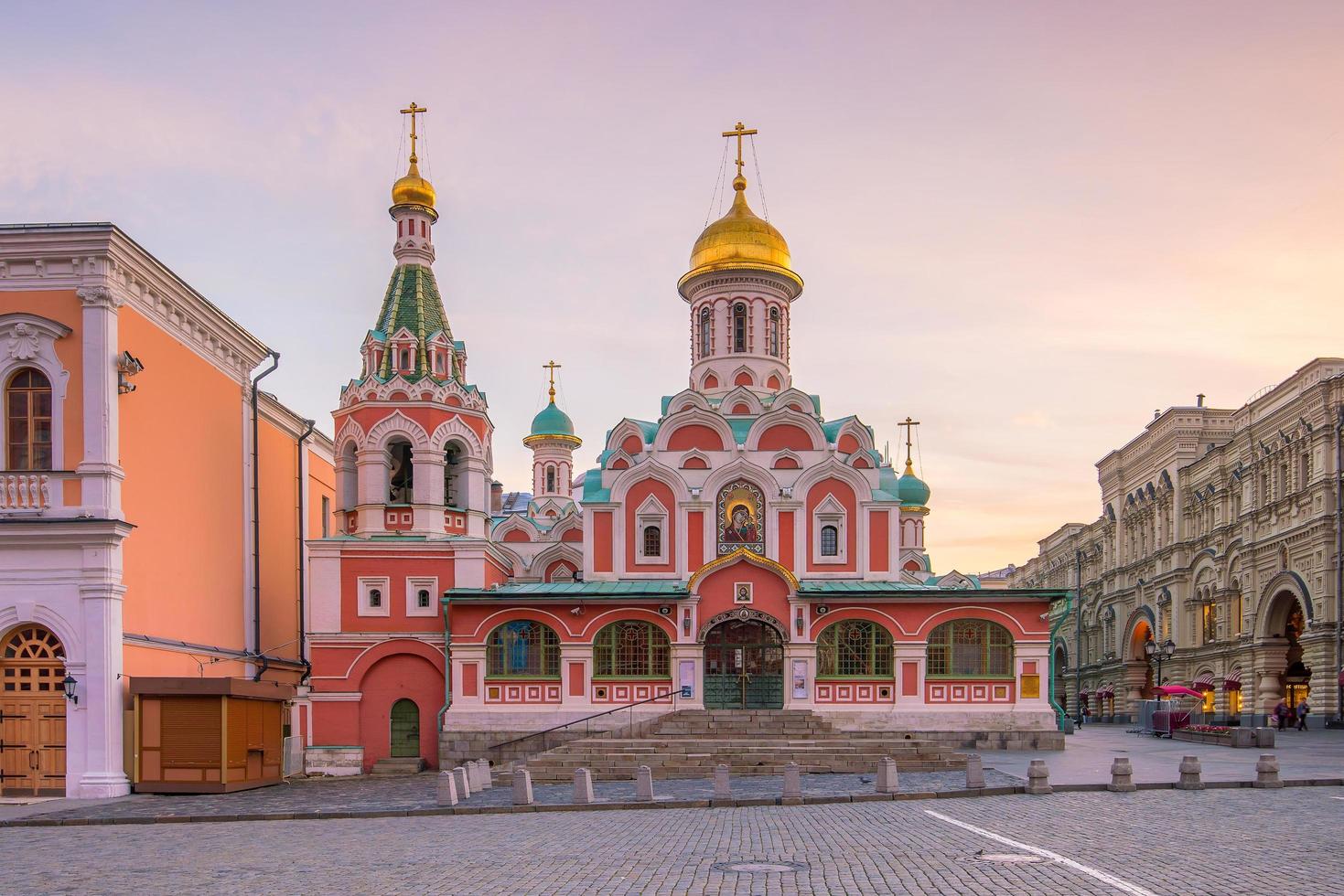 edifícios históricos na praça vermelha em Moscou foto