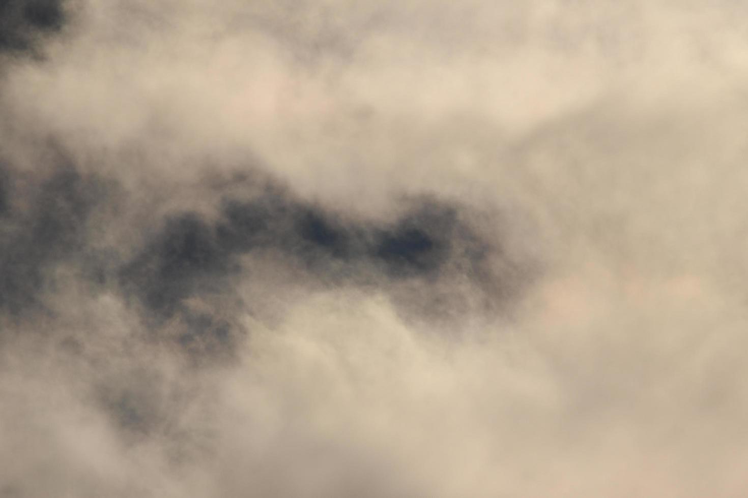 Sol atrás a querida nuvens foto