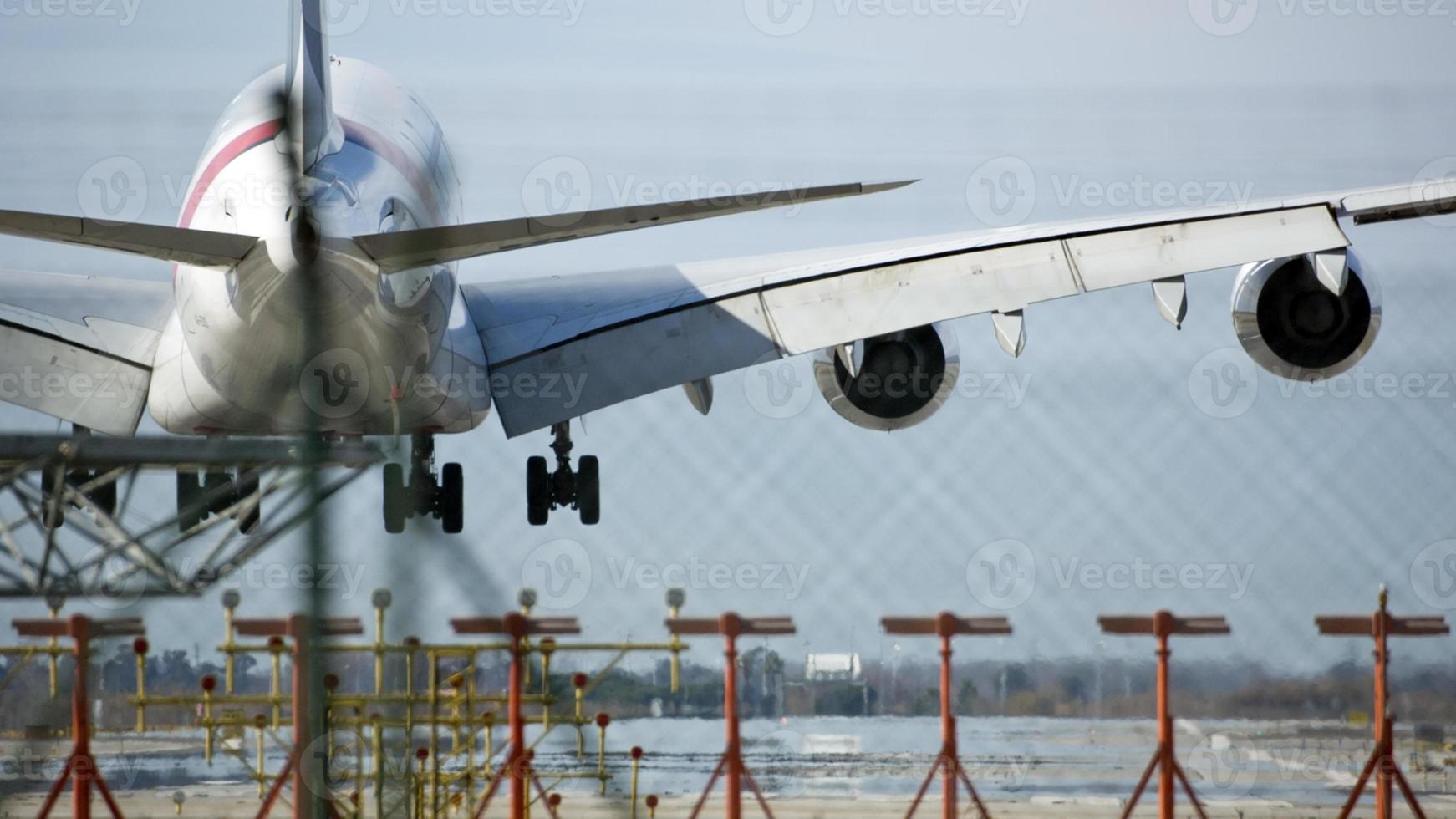 avião aterrissagem telefoto foto