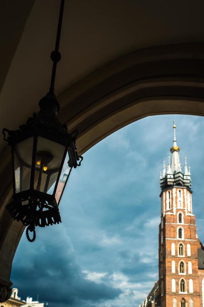 Cracóvia, Polônia 2017 - atrações arquitetônicas turísticas na praça histórica de Cracóvia foto