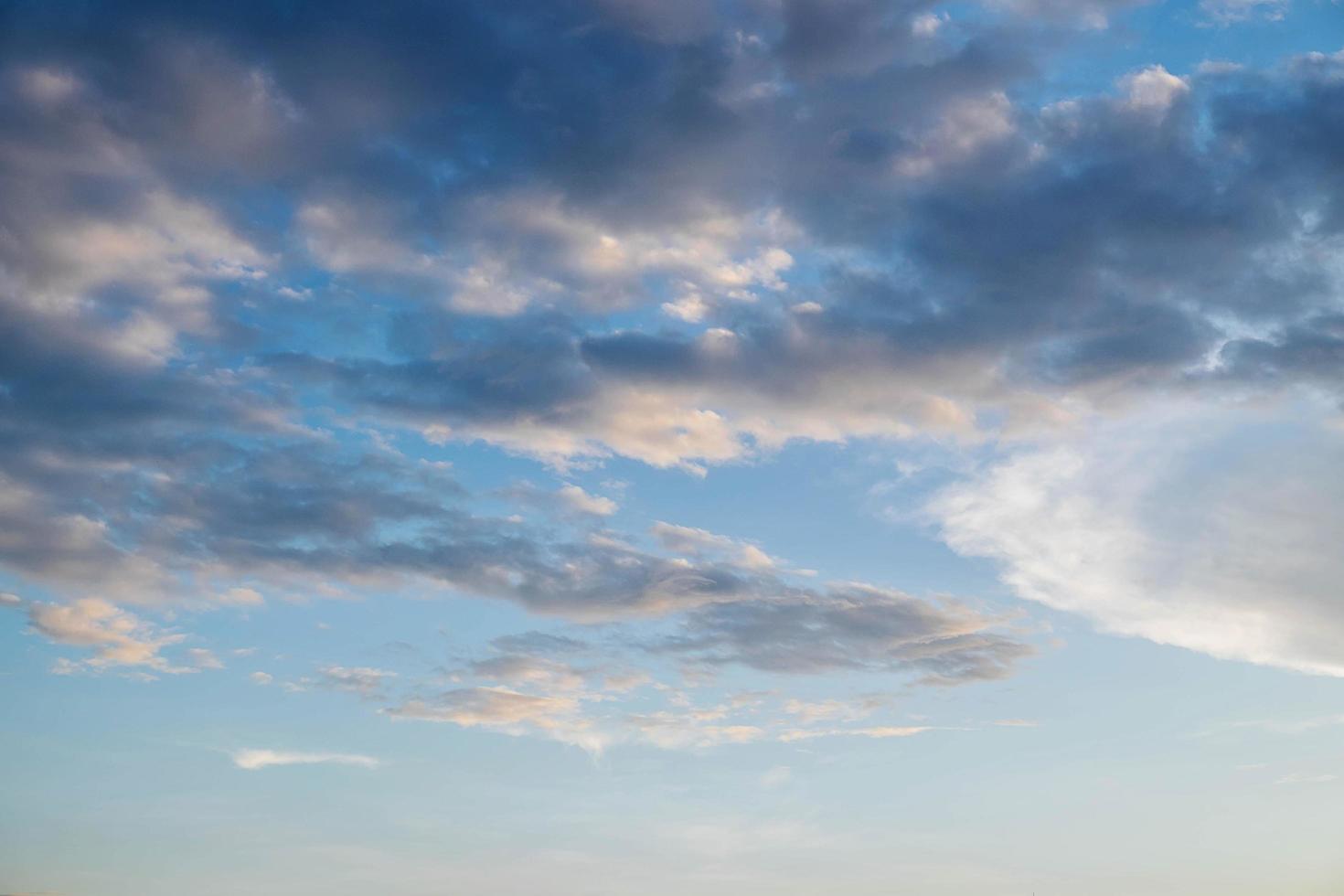 nuvens à noite foto