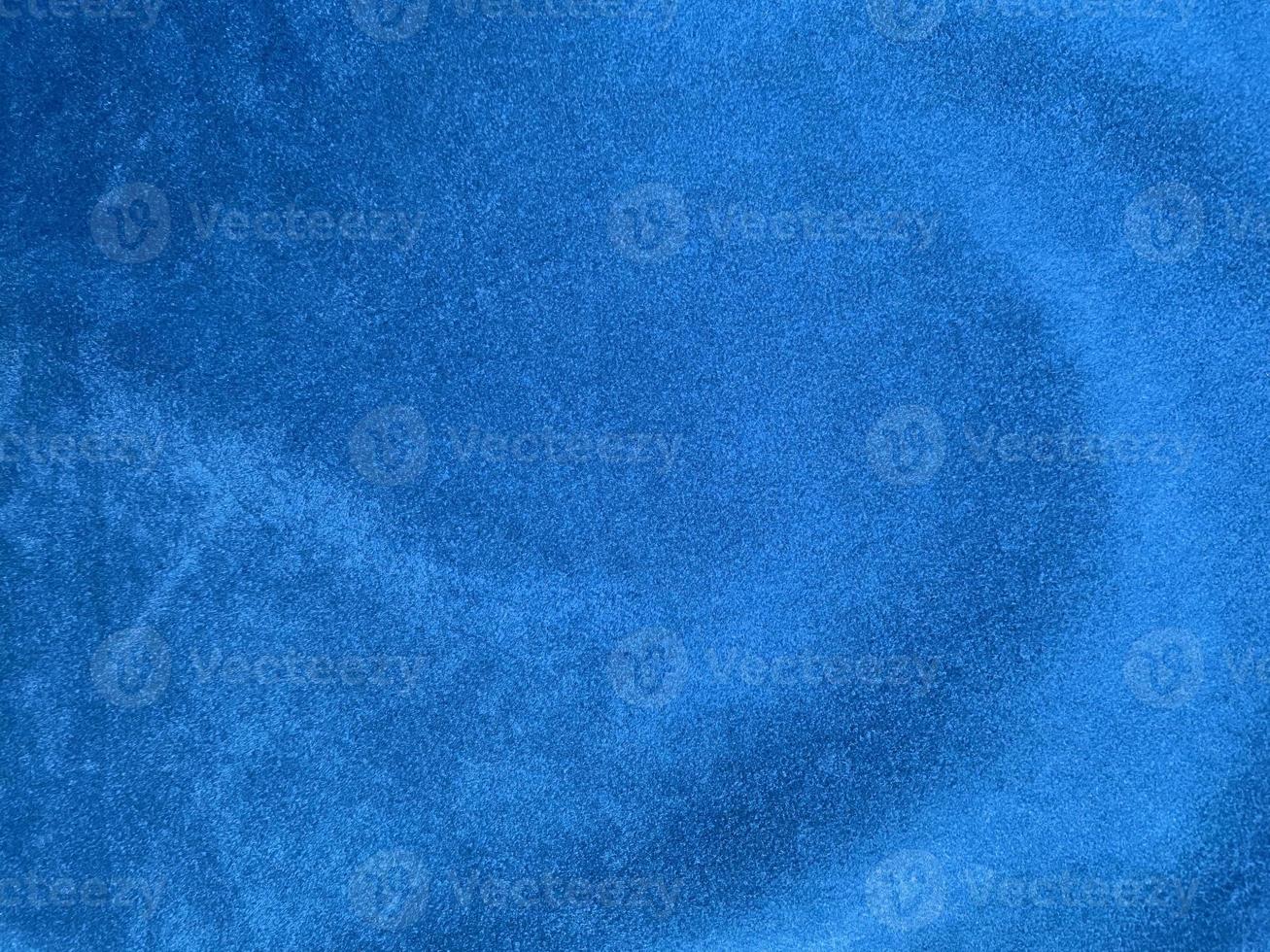 textura de tecido de veludo azul claro usada como plano de fundo. fundo de tecido azul claro vazio de material têxtil macio e liso. há espaço para o texto. foto