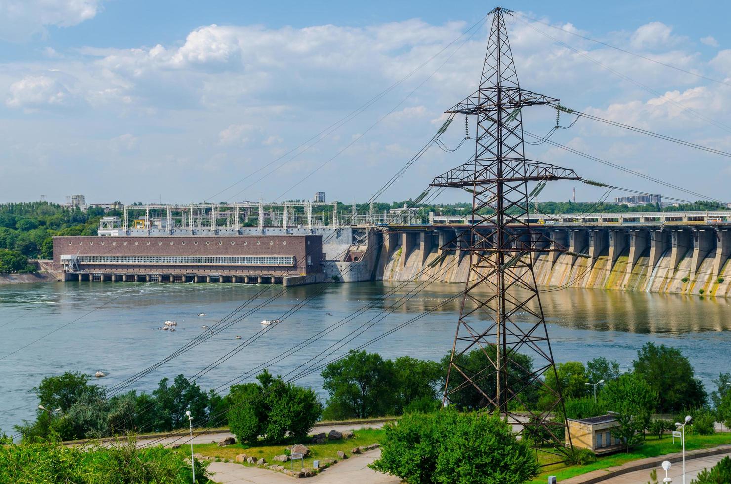 2015- rio dnieper, inglaterra- barragem hidroelétrica no rio dnieper foto