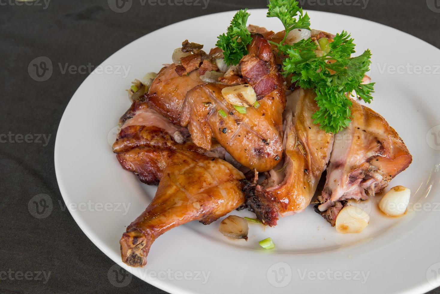 carne pratos - grelhado frango com francês frito foto