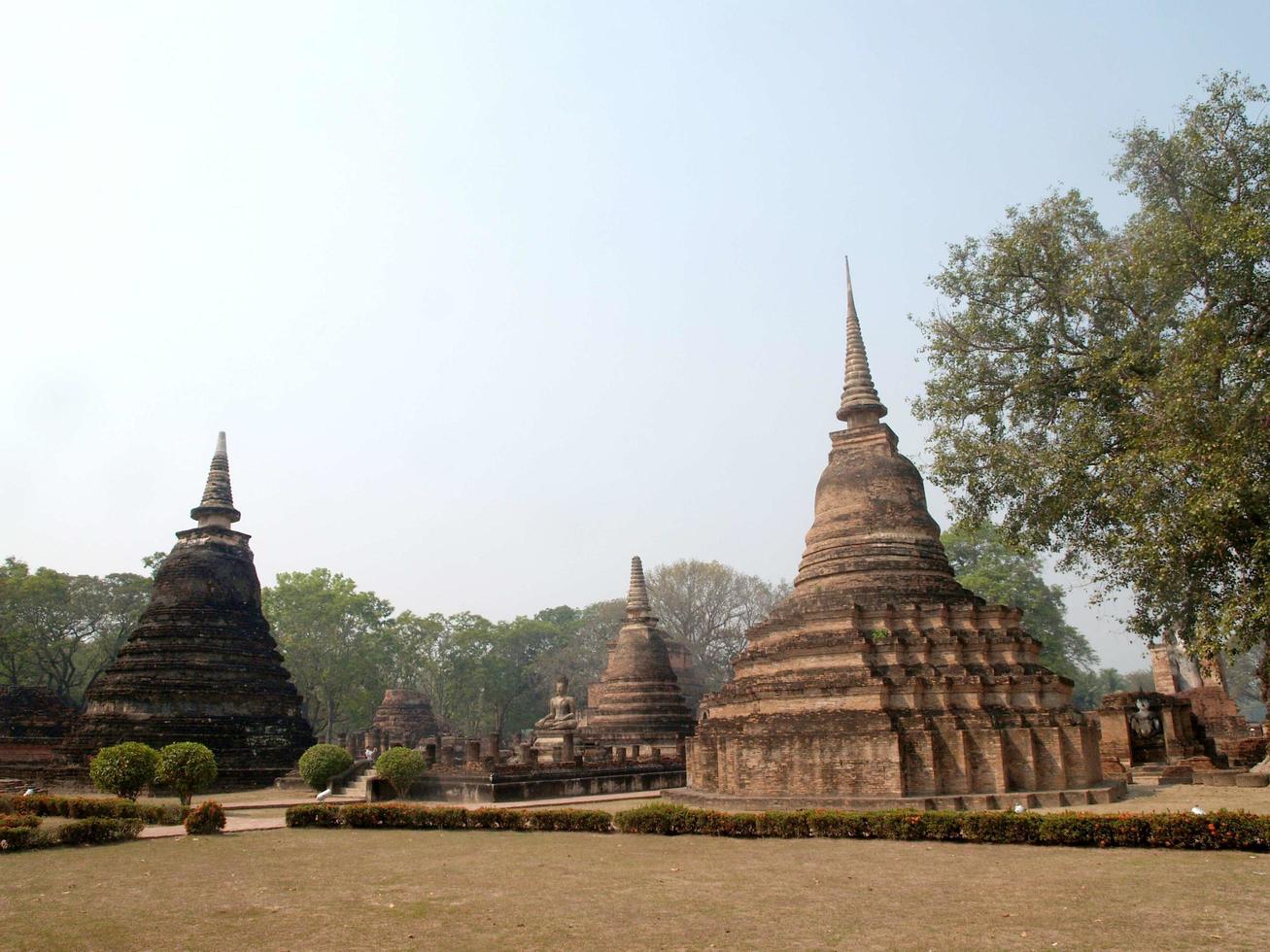 mueang kao, tailândia, 2021 - ruínas de sukhothai foto