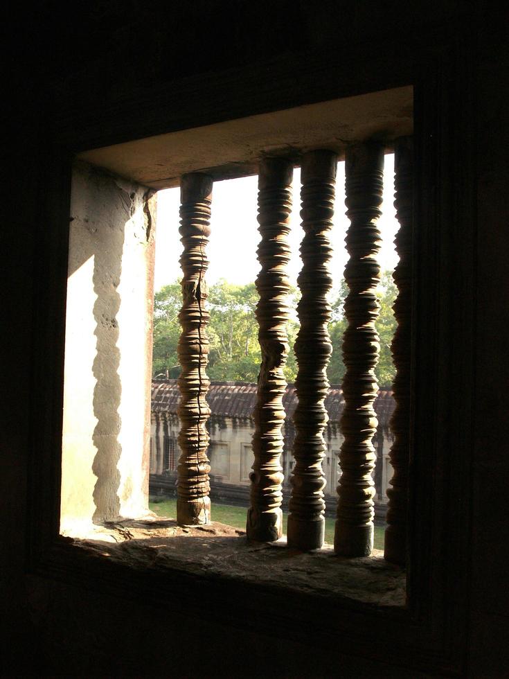 siem reap, cambodia, 2021 - detalhe do templo angkor thom foto