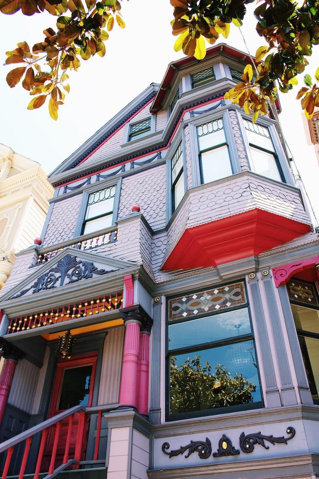 casa vitoriana colorida em san francisco, eua foto