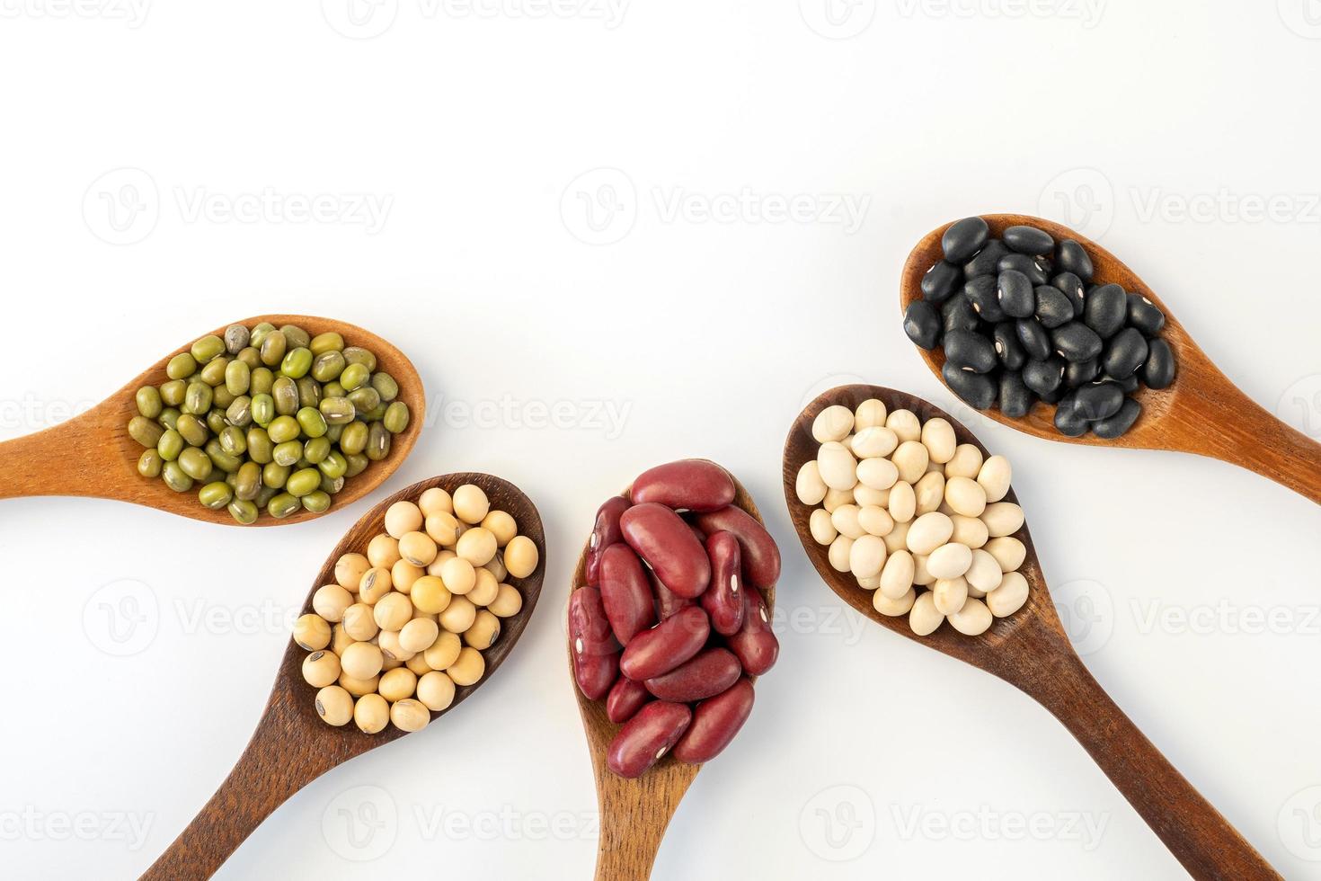 coleção de sementes de grãos inteiros isoladas no fundo branco foto