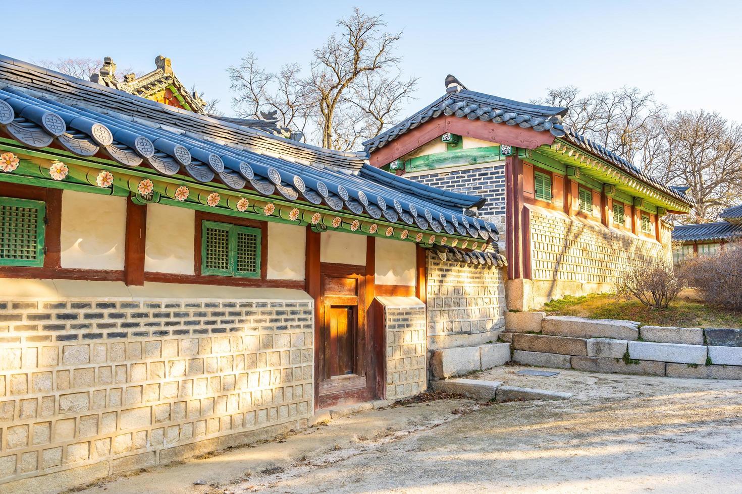 palácio de changdeokgung na cidade de seul, coreia do sul foto