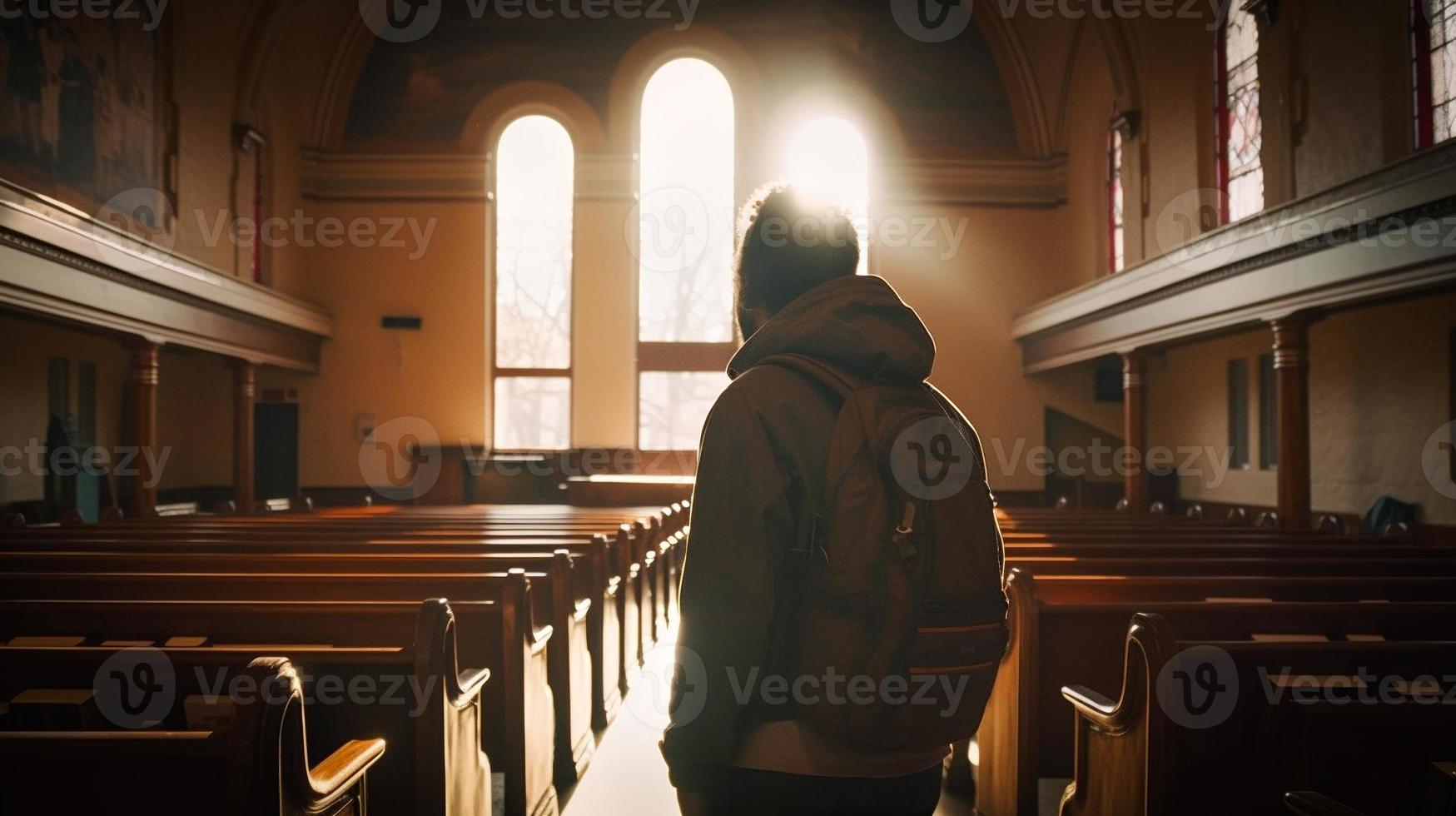 jovem relutante masculino figura com mochila carrinhos Centro corredor dentro uma Igreja - generativo ai. foto