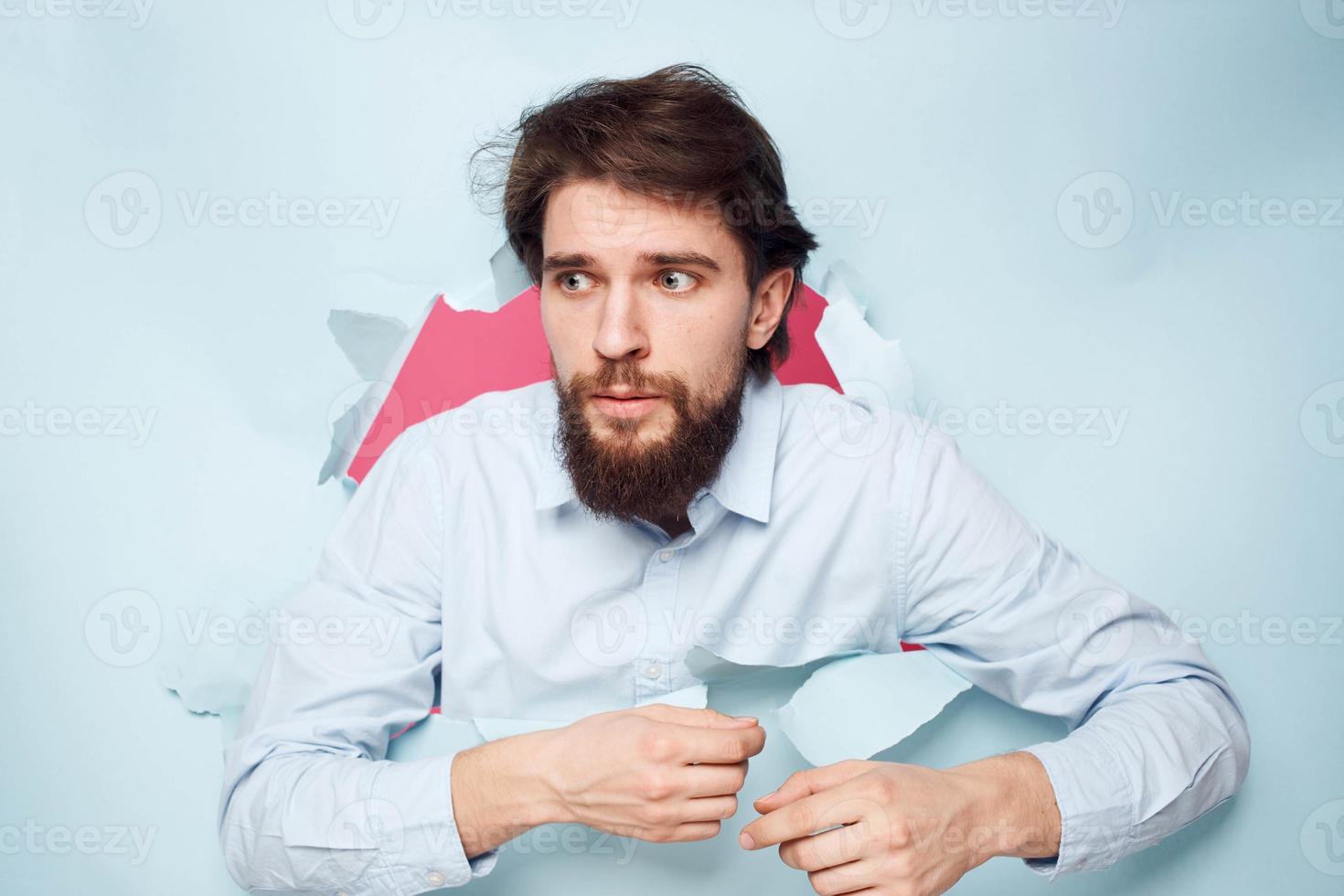 barbudo homem dentro camisa Gerente carreira trabalhos emoções estilo de vida foto