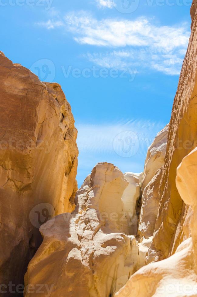 rochas e céu do canyon foto