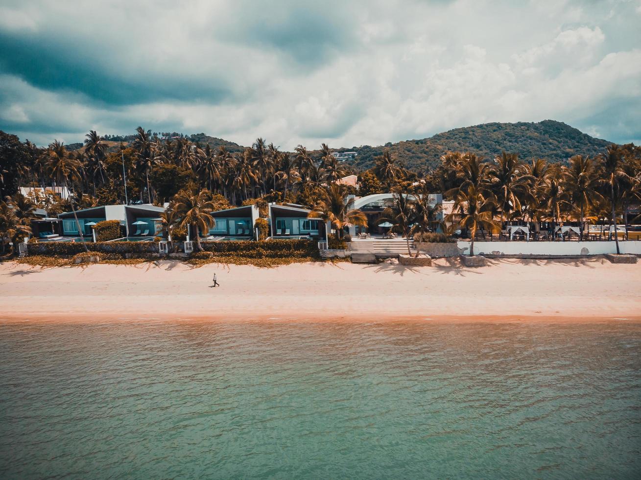 vista aérea de uma praia tropical na ilha de koh samui, tailândia foto