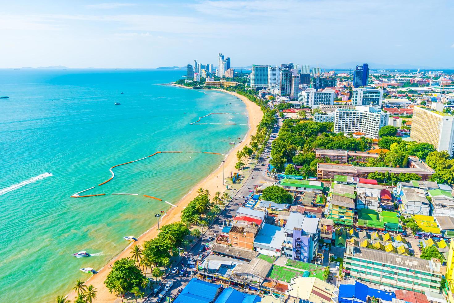 cidade e baía de Pattaya foto