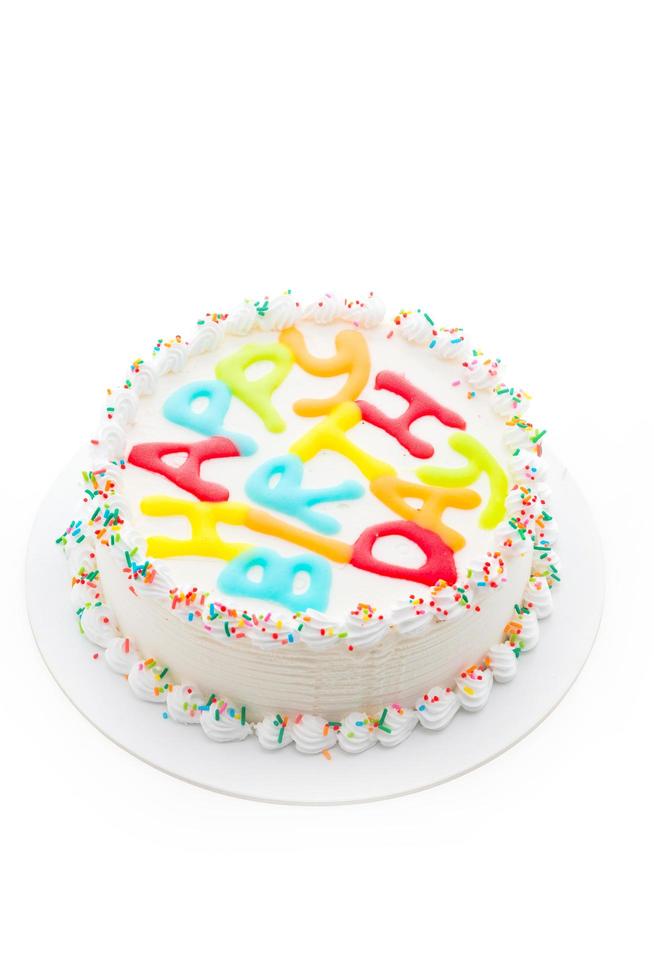 bolo de feliz aniversário isolado no fundo branco foto