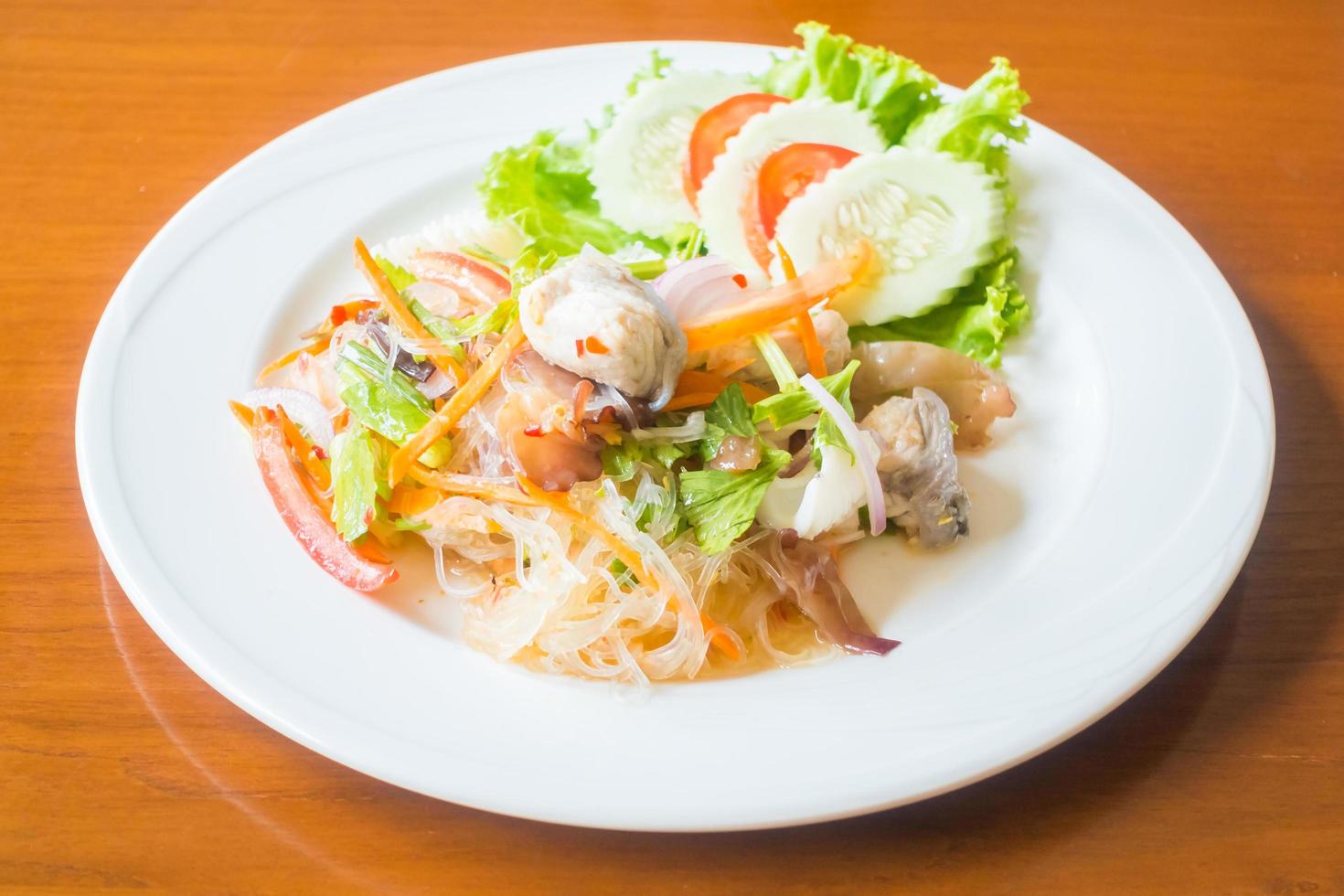 salada tailandesa picante foto