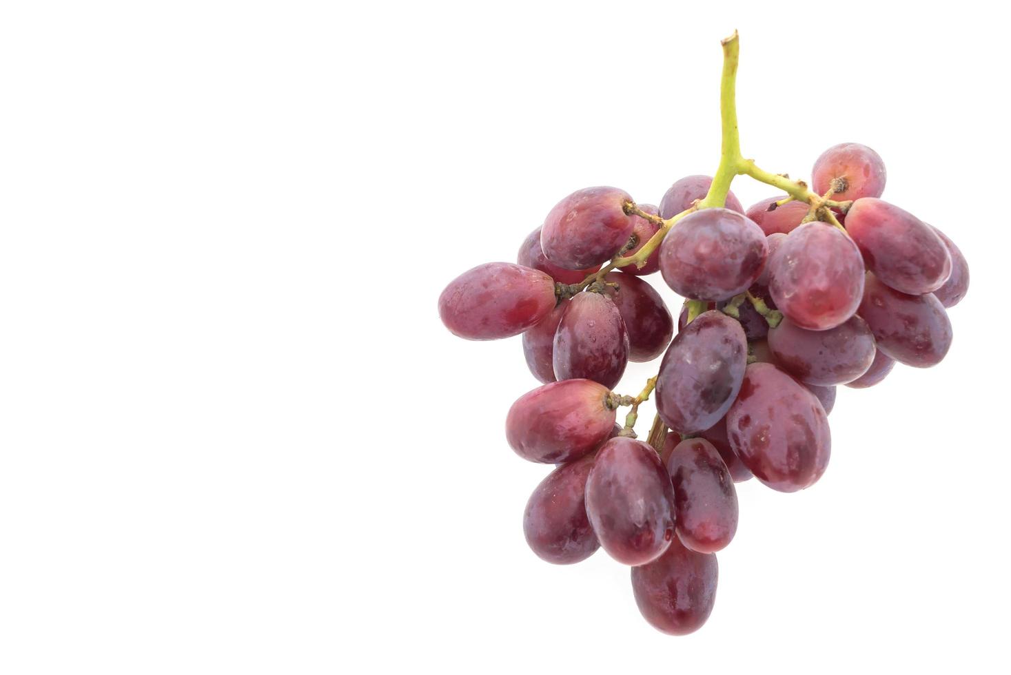 frutas uvas isoladas no fundo branco foto