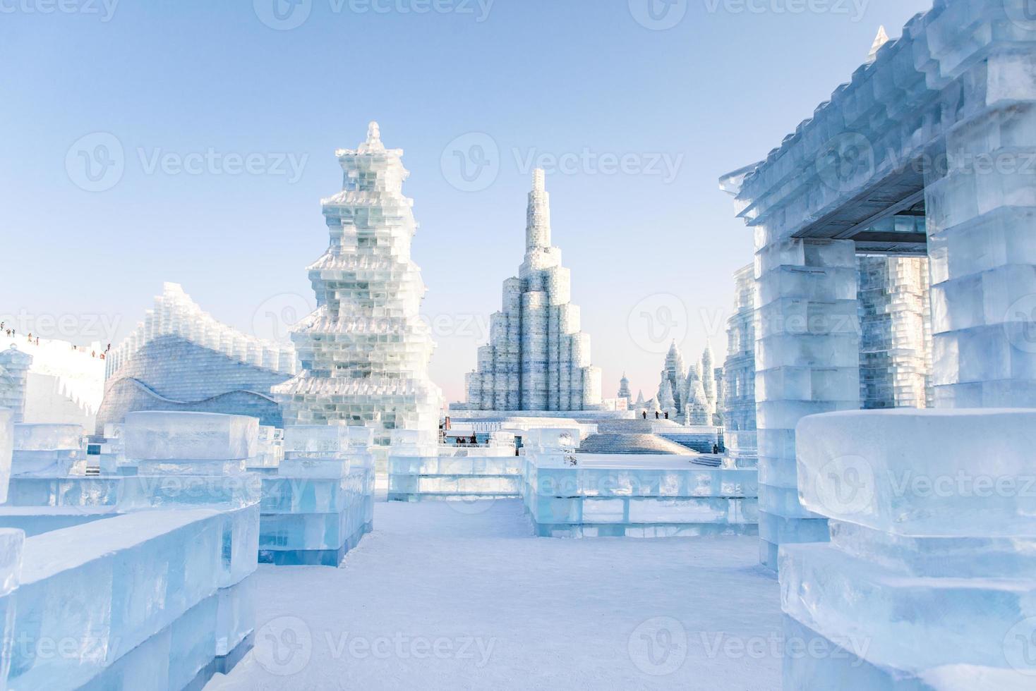 Harbin internacional gelo e neve escultura festival é a anual inverno festival dentro harbin, China. isto é a mundo maior gelo e neve festival. foto