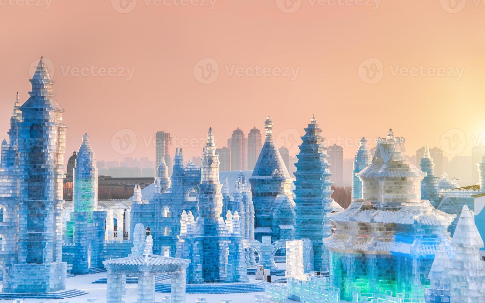 Harbin internacional gelo e neve escultura festival é a anual inverno festival dentro harbin, China. isto é a mundo maior gelo e neve festival. foto