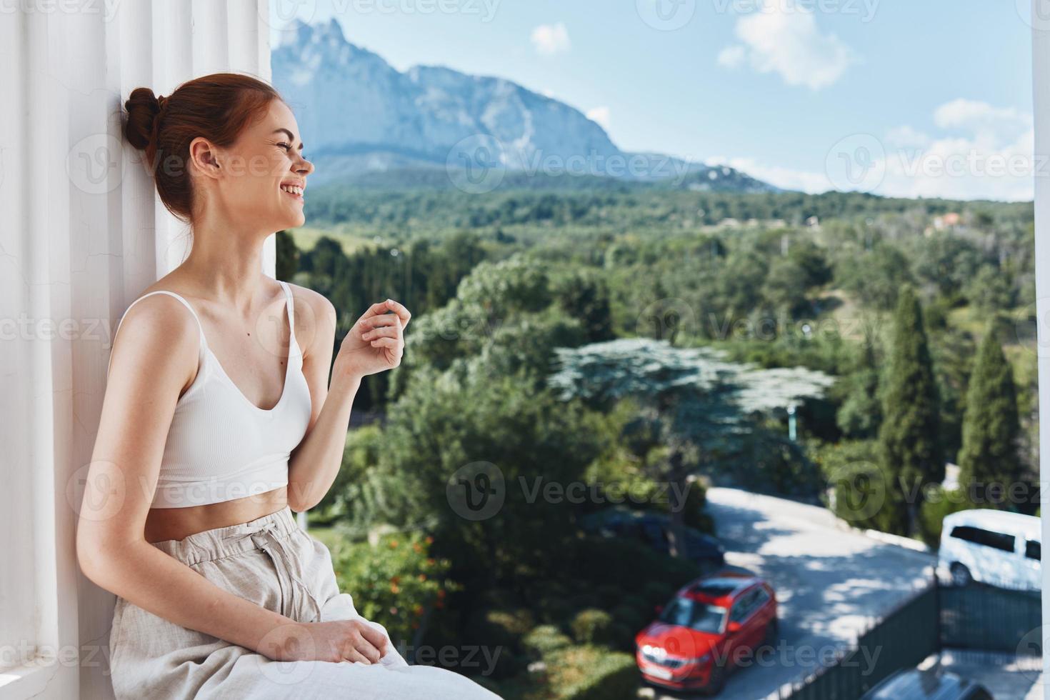 lindo mulher confortável hotel luxuoso verde natureza Visão estilo de vida foto