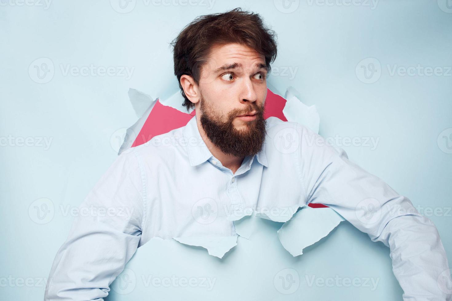 barbudo escritório homem gesto com mão cortada Visão foto